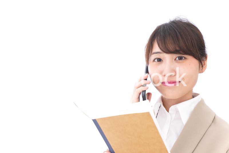 電話をするビジネスウーマン