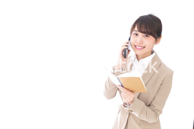 電話をするビジネスウーマン