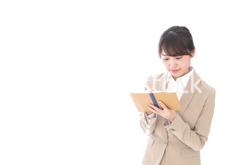 取材をする女性記者