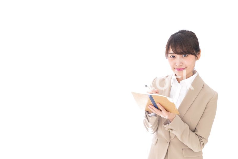 取材をする女性記者