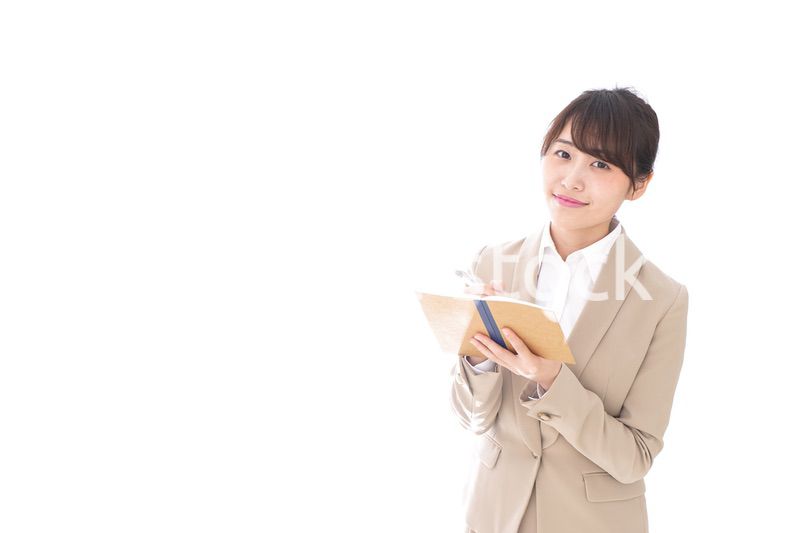 取材をする女性記者