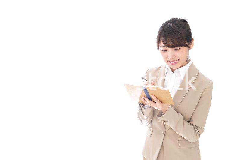 取材をする女性記者