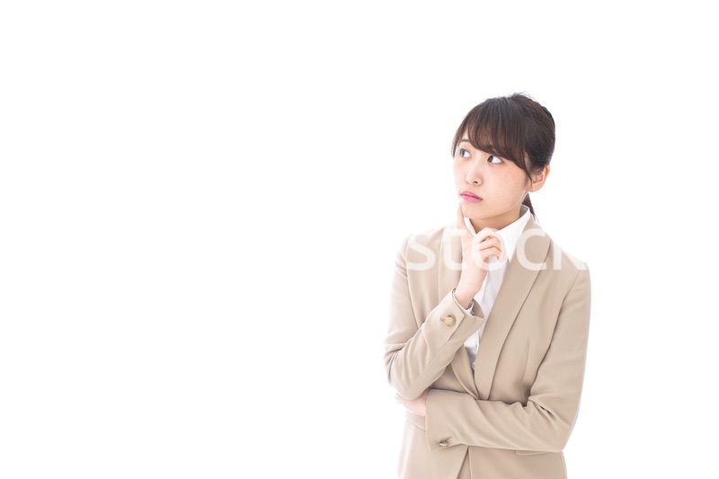 考えるビジネスウーマン