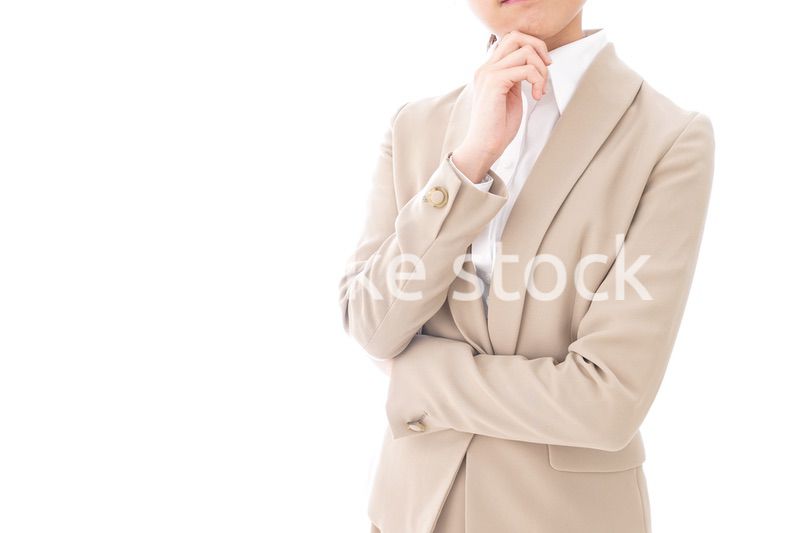 考えるビジネスウーマン