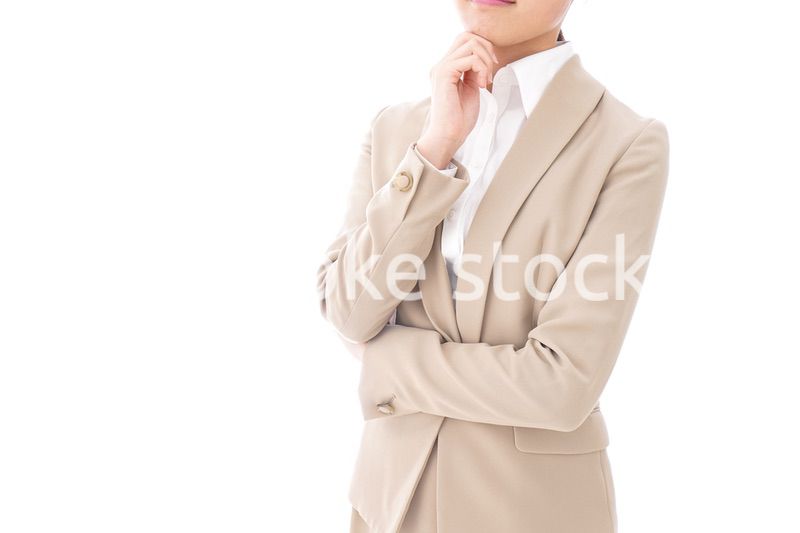 考えるビジネスウーマン