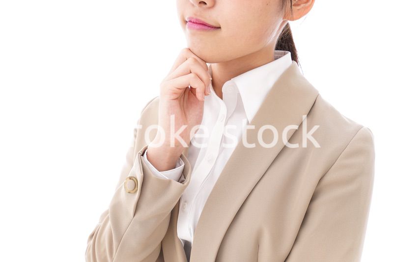 考えるビジネスウーマン