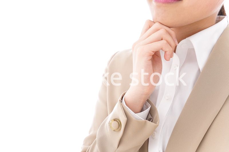 考えるビジネスウーマン