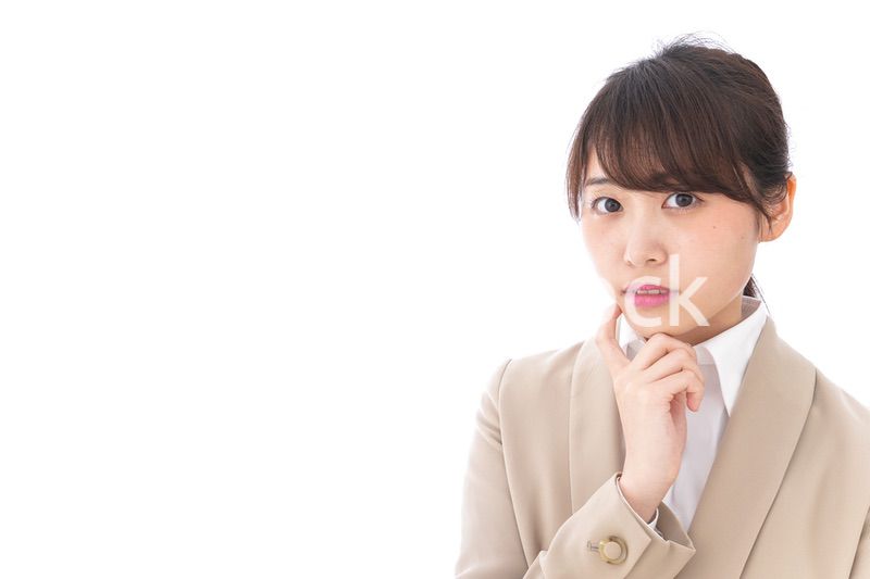 考えるビジネスウーマン