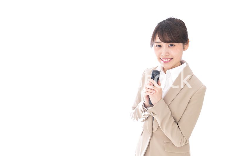 司会をするビジネスウーマン
