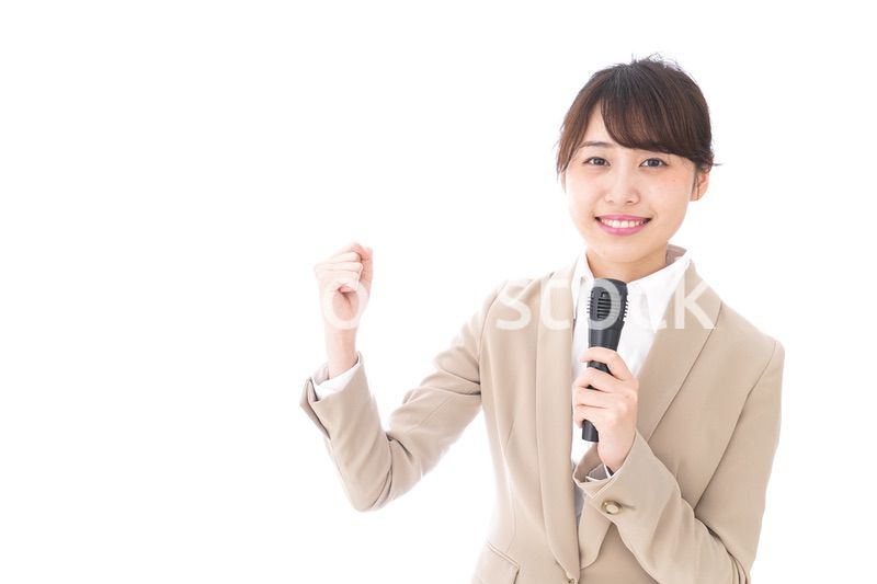 選挙演説をする女性