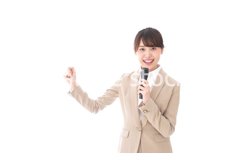 選挙演説をする女性