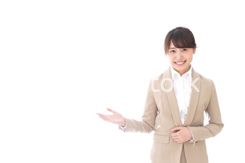 プレゼンテーションをするビジネスウーマン