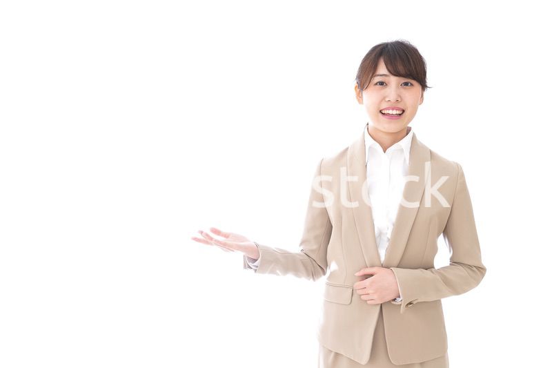 プレゼンをするキャリアウーマン