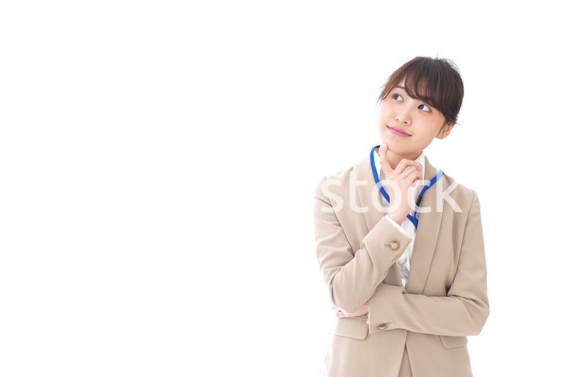 考える若いビジネスウーマン