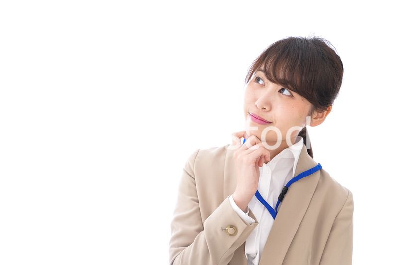 考える若いビジネスウーマン