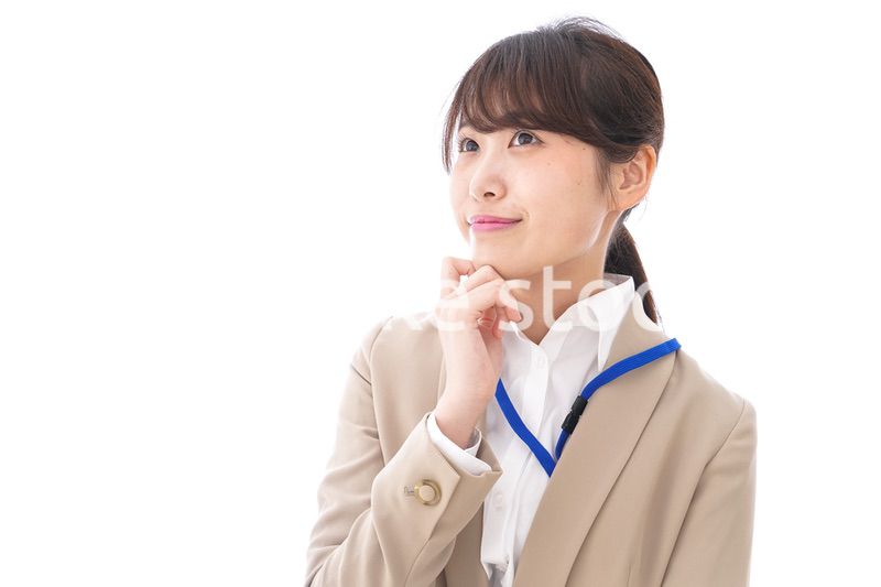 考える若いビジネスウーマン