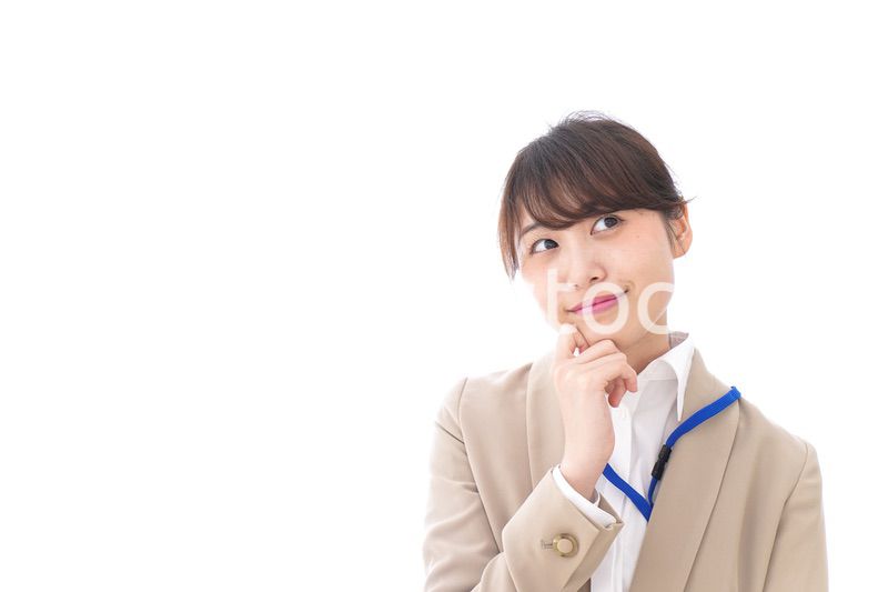 考える若いビジネスウーマン