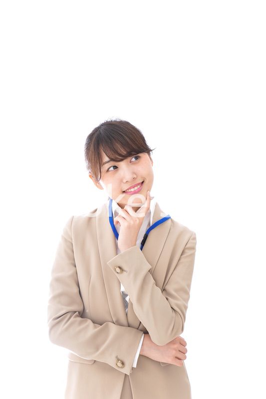 考える若いビジネスウーマン