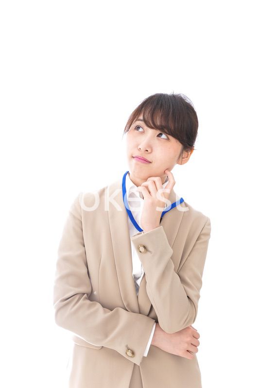 考える若いビジネスウーマン