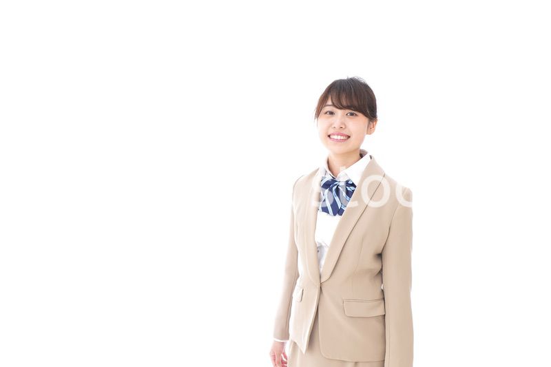 制服を着た笑顔の学生
