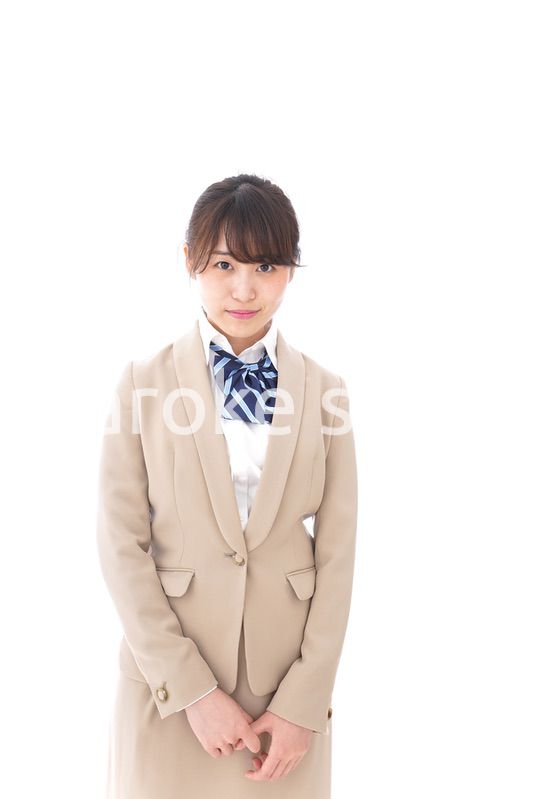 制服を着た笑顔の学生