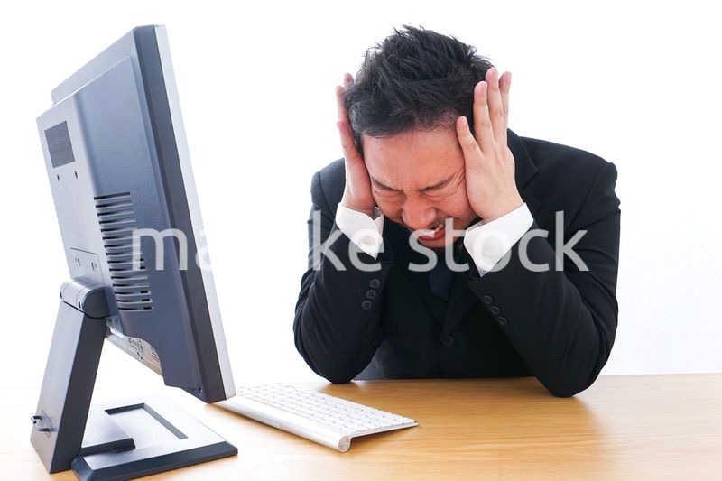 怒るビジネスパーソン