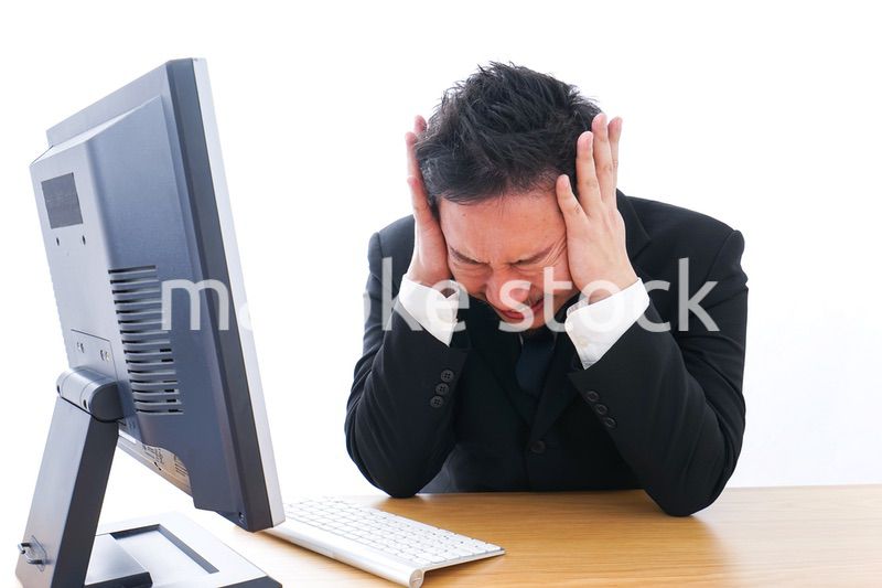 怒るビジネスパーソン