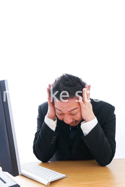 怒るビジネスパーソン