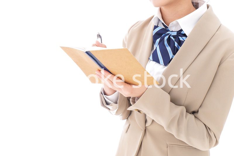 ノートを取る学生