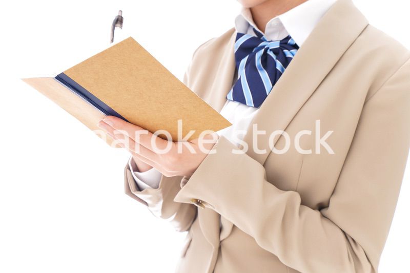 ノートを取る学生