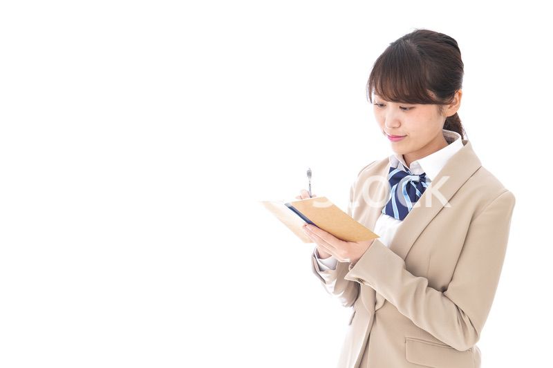 ノートを取る学生