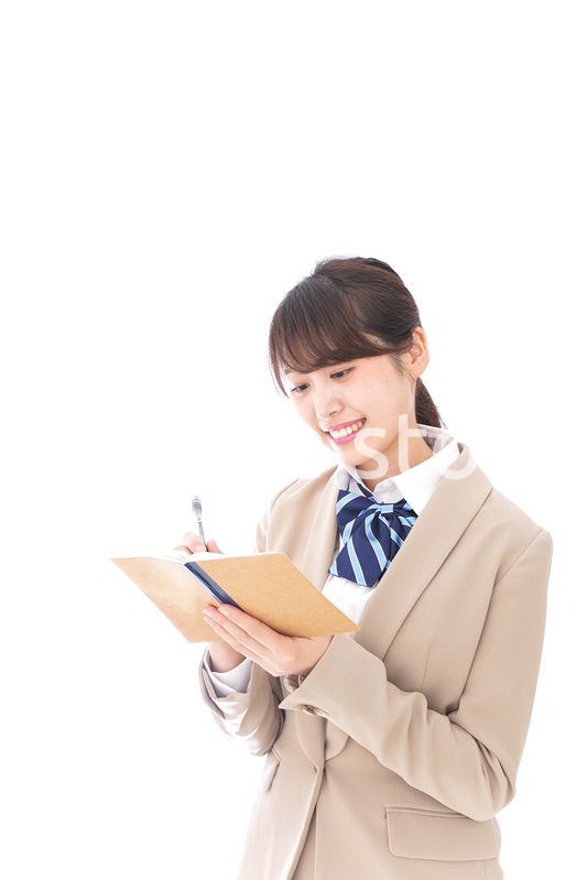 ノートを取る学生