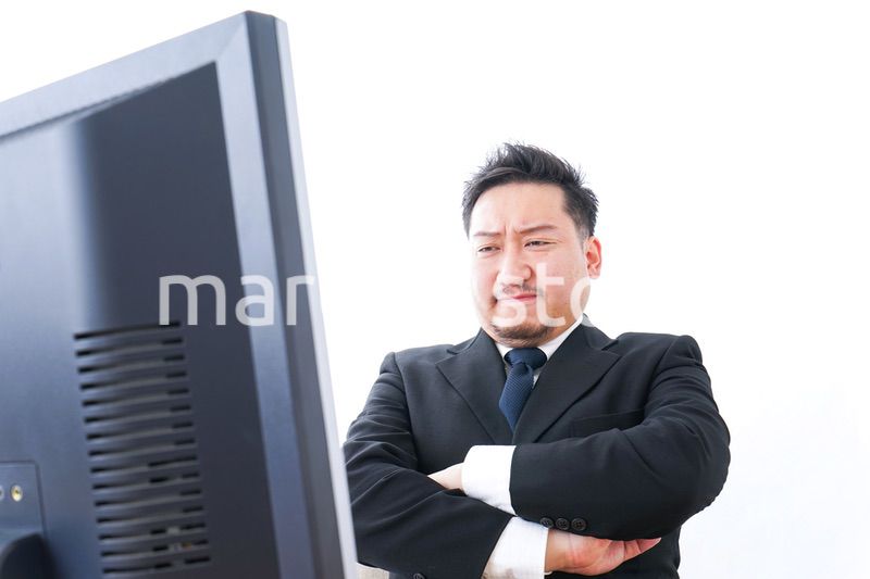 怒るビジネスパーソン