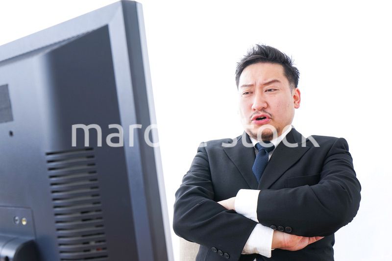 怒るビジネスパーソン