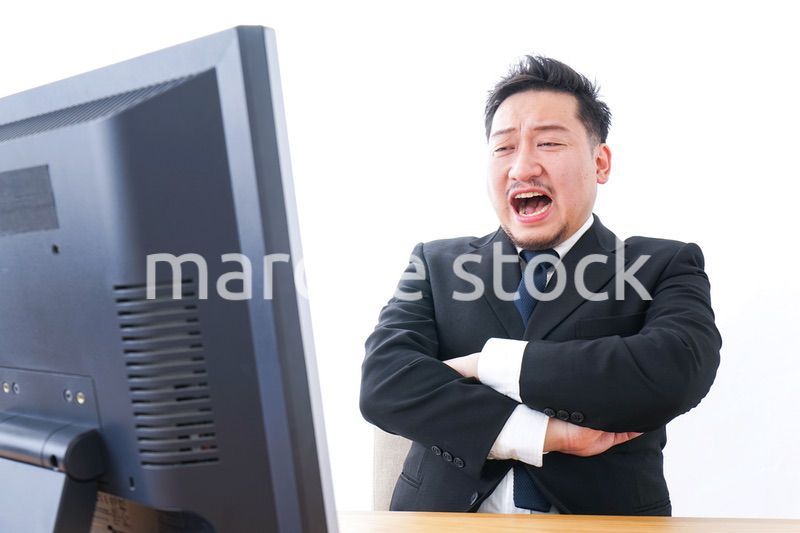 怒るビジネスパーソン