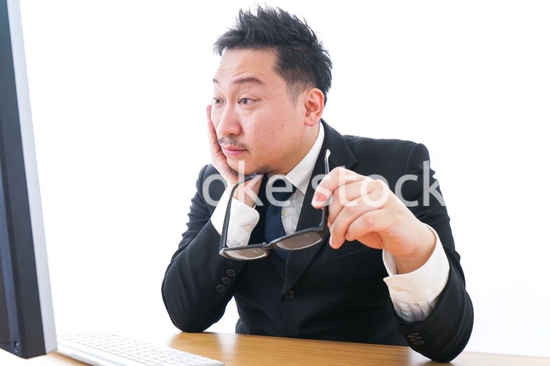 怒るビジネスパーソン