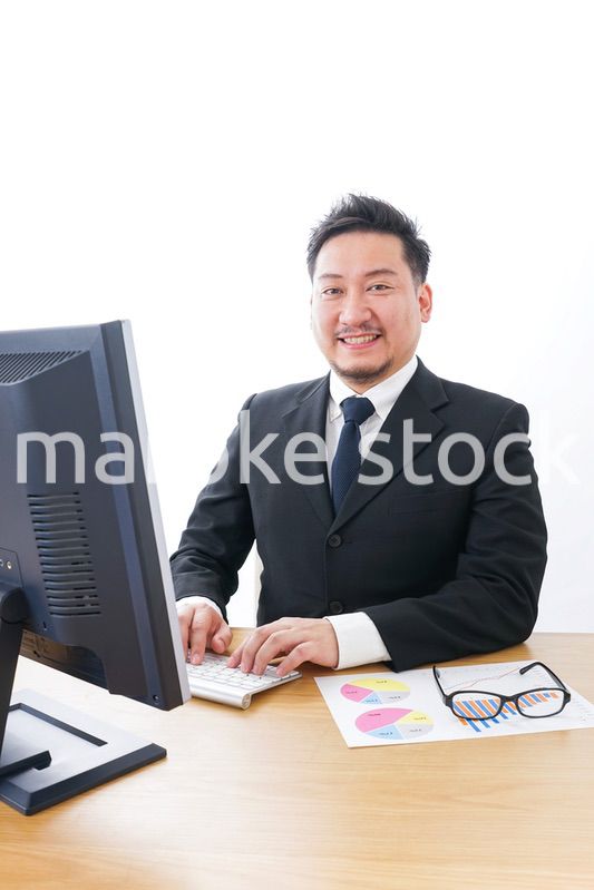 楽しく仕事をするビジネスマン