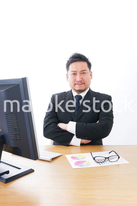 楽しく仕事をするビジネスマン