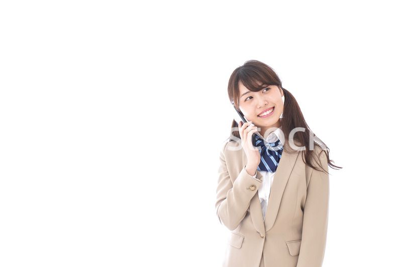 電話をする学生