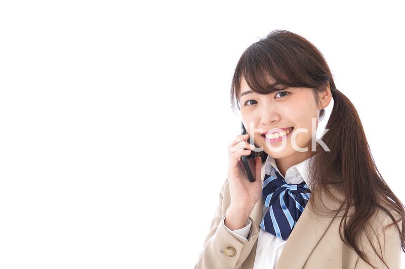 電話をする学生