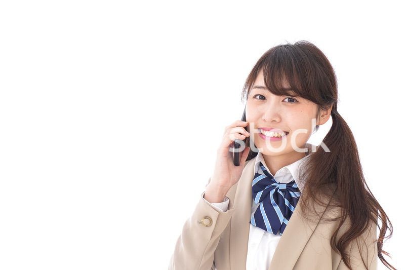 電話をする学生