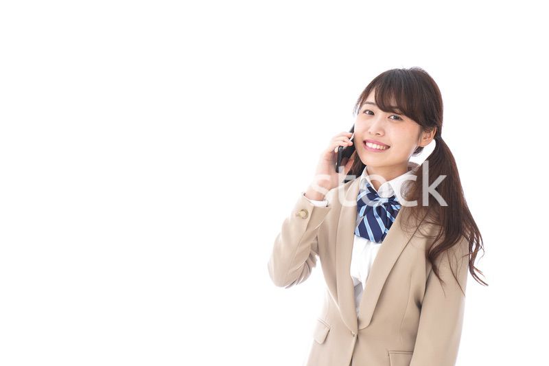 電話をする学生