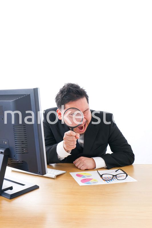 調査をするビジネスマン