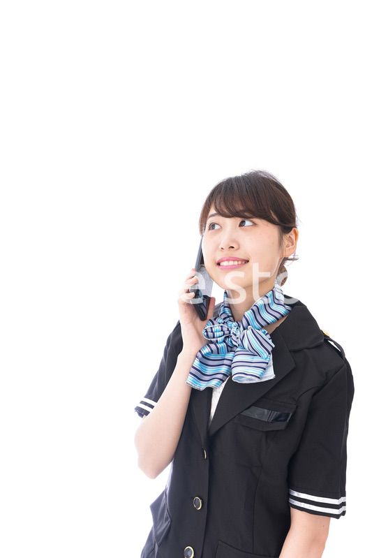 電話をするキャビンアテンダント