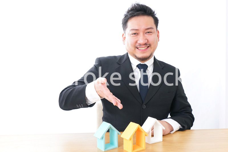 不動産会社のビジネスマン