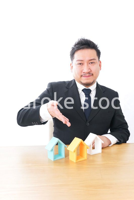 不動産会社のビジネスマン