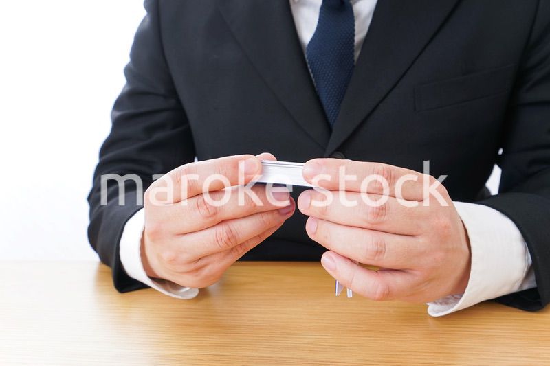 勉強するビジネスマン