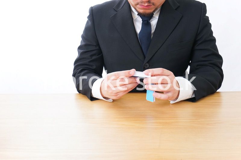 語学学習をするビジネスマン