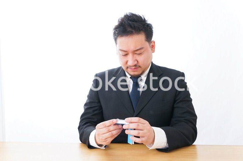 勉強するビジネスマン