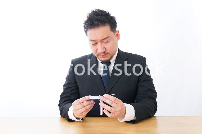 勉強するビジネスマン